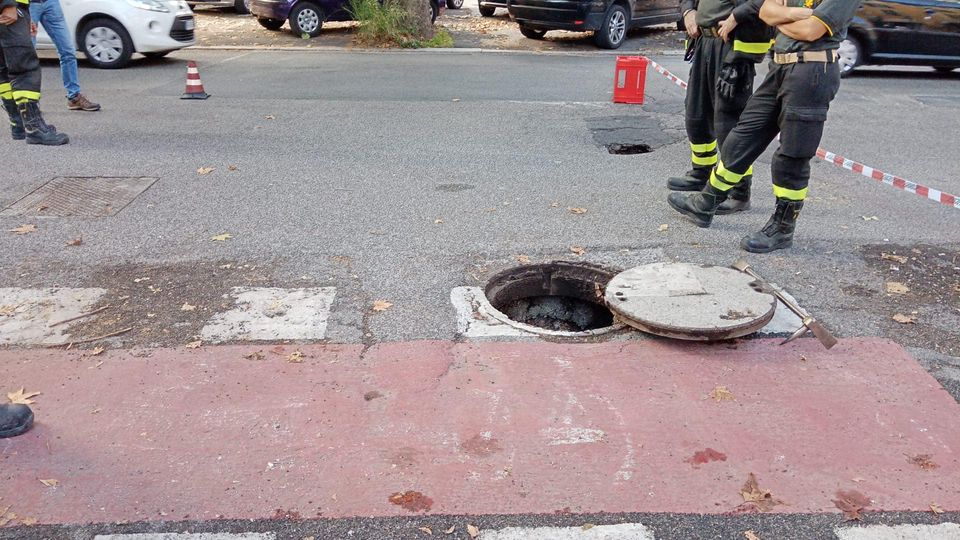 Voragine a Viale Jonio: disagi e interventi nel Tufello dopo l’apertura del manto stradale