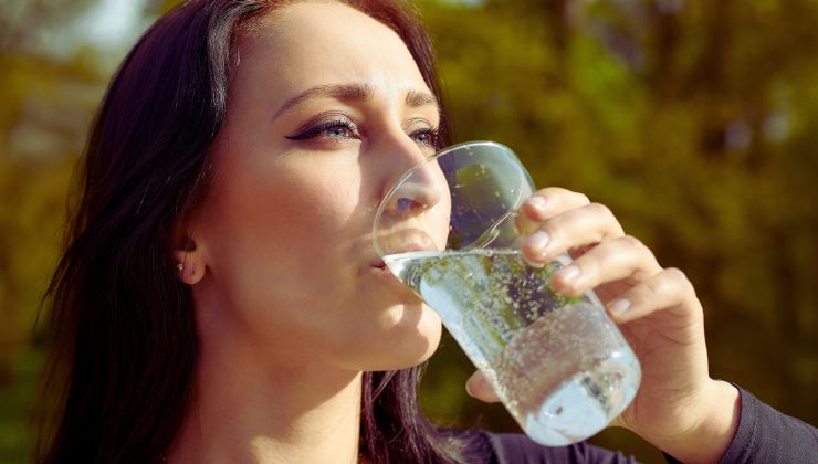 Acqua Fa Davvero Bene? È Allerta Per La Salute