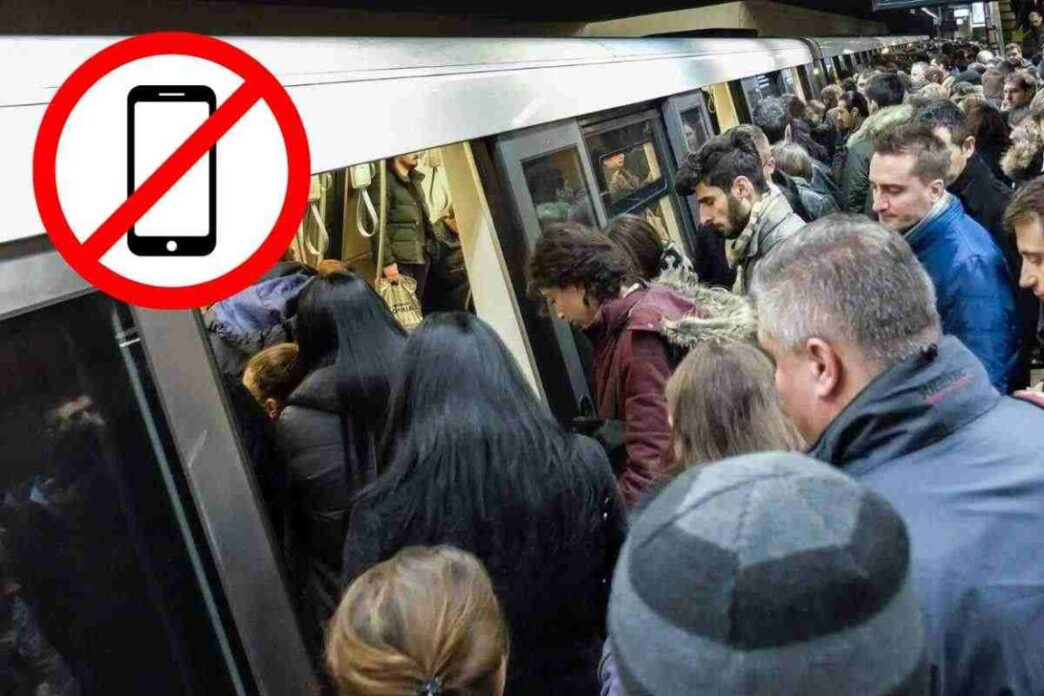 Stop Ai Cellulari In Metro