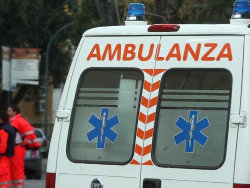 tragico malore durante un pranzo familiare a Rocca di Cambio: un uomo di 87 anni perde la vita