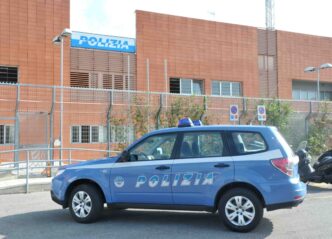 Arrestato per stalking e intim