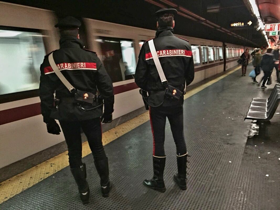 Arresti in metro: due borseggiatrici pendolari bloccate dai carabinieri a Milano