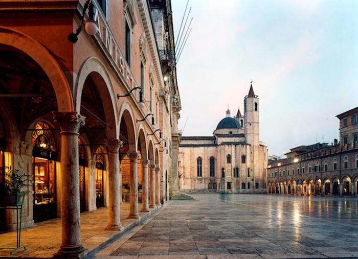 Ascoli Piceno si prepara al Natale: luci, eventi e concerti nel centro storico