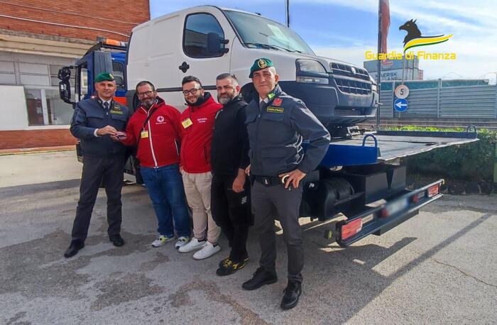 Beni confiscati alla criminalità: un Fiat Doblò e altri strumenti per la Croce Rossa Italiana