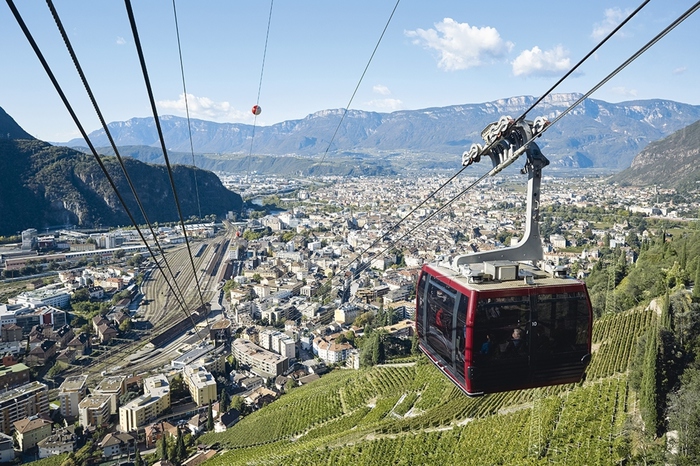 Bolzano, inaugurazione corsia preferenziale per pendolari alla funivia di Soprabolzano