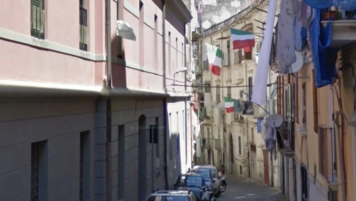 Castellammare: insegnante salvata dal linciaggio di genitori accusati di abusi sui ragazzi