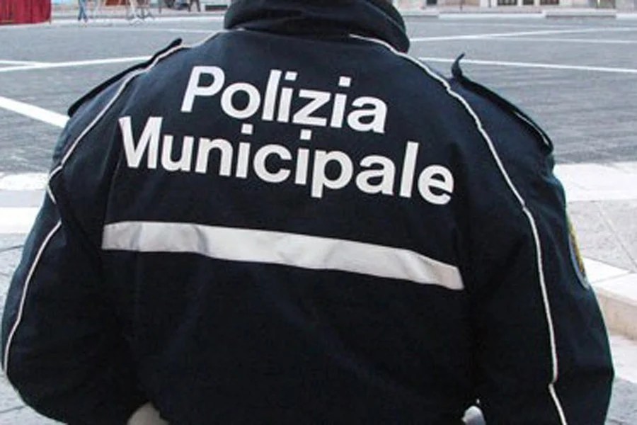 Castellammare potenzia la sicurezza nella movida: polizia locale sulla strada fino a mezzanotte