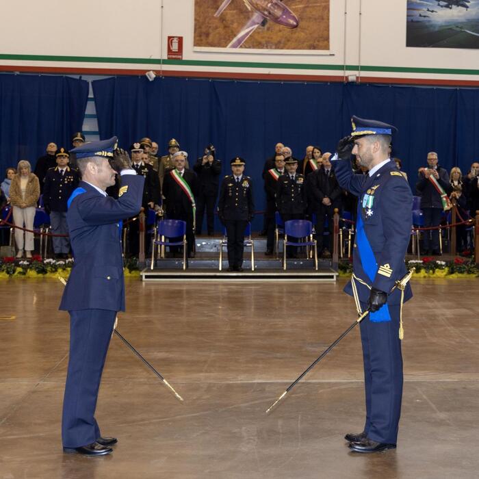 Cerimonia di cambio comando delle Frecce Tricolori: Massimiliano Salvatore lascia, Franco Paolo Marocco subentra