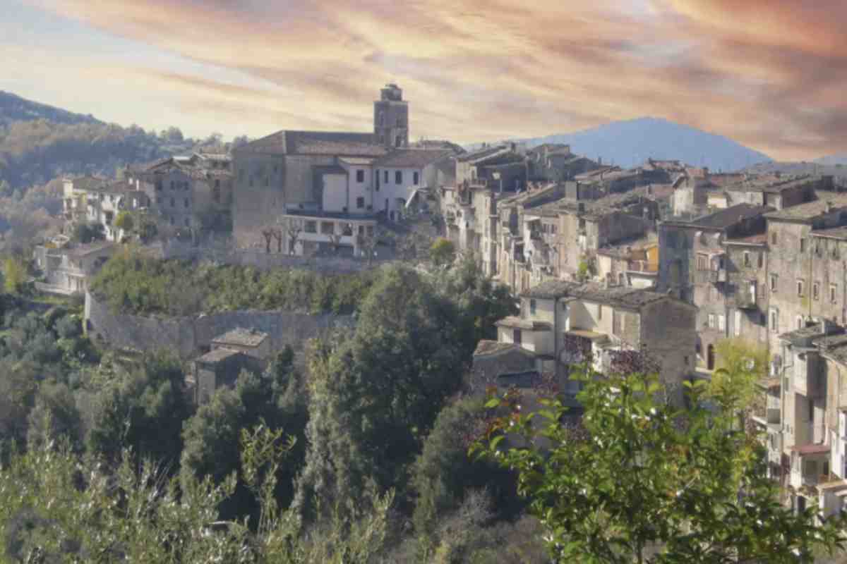 Queste grotte magiche nel Lazio stanno attirando migliaia di turisti: non le conoscevano neanche i romani, ma ...