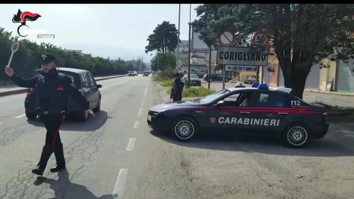 Colpo di fucile contro auto di un commercialista a Corigliano Rossano: indagini in corso