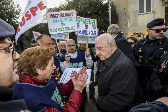 De Luca Affronta Le Proteste C