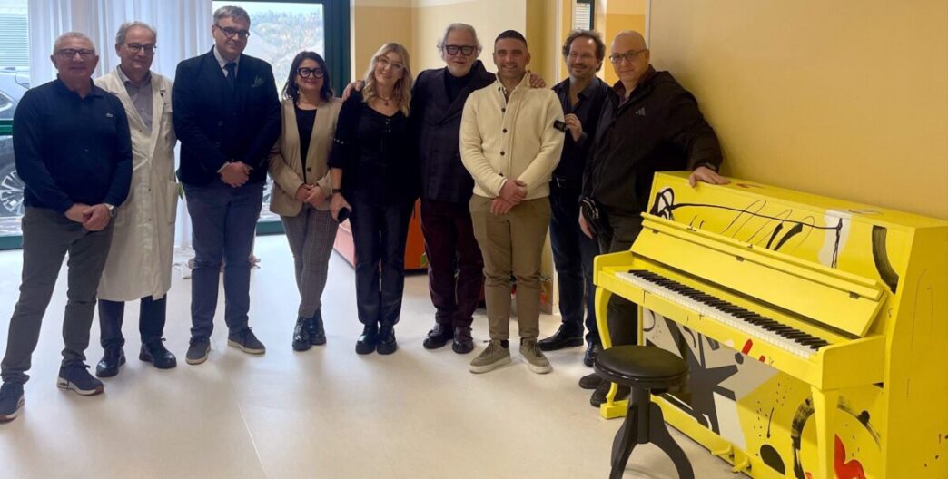 Donazione Di Pianoforti Alla A