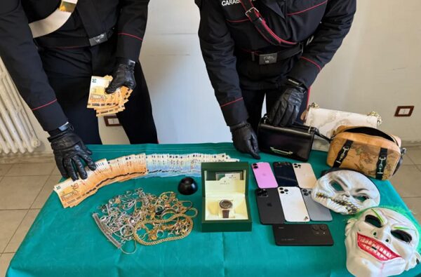 Donna fermata con Rolex d’oro e Audi rubata: i Carabinieri allargano le indagini