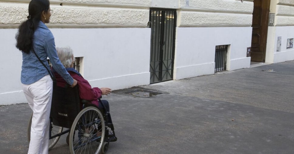 Emergenza lavoro domestico: grave carenza di lavoratori stranieri e le criticità burocratiche