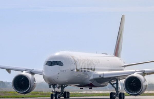 Emirates lancia il primo A350