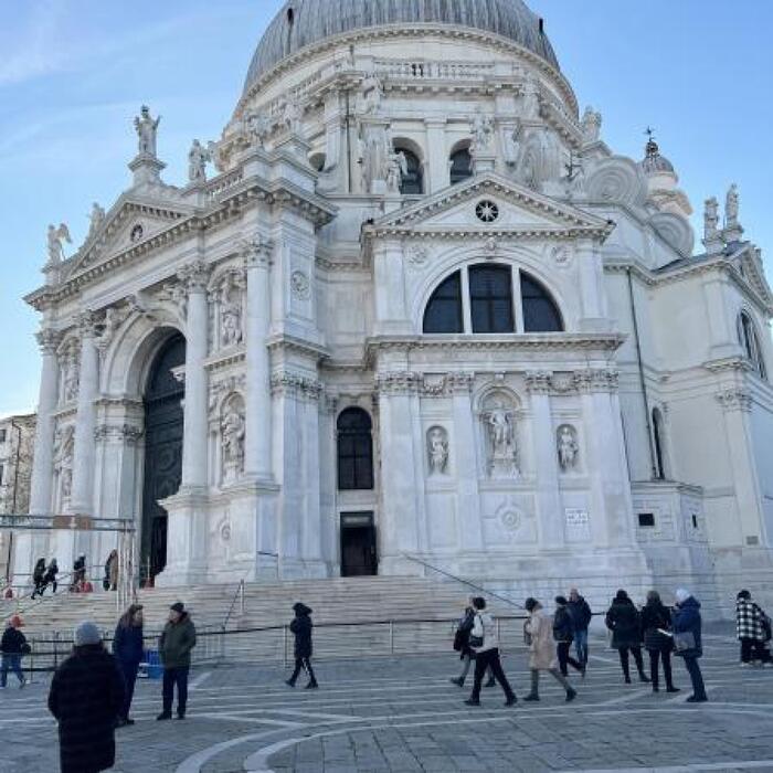 Folla in pellegrinaggio al Ponte votivo di Mestre per il tradizionale omaggio alla Madonna della Salute