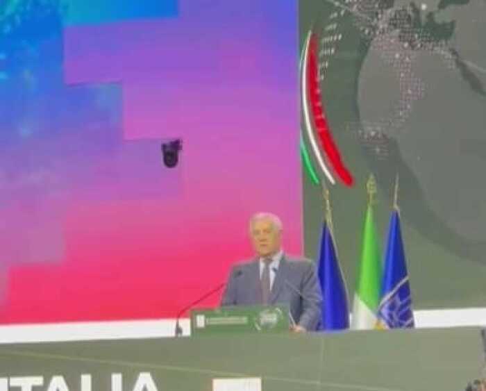 Forza Italia: Tajani esprime apprezzamento per il sindaco di Ancona durante l’Assemblea Anci