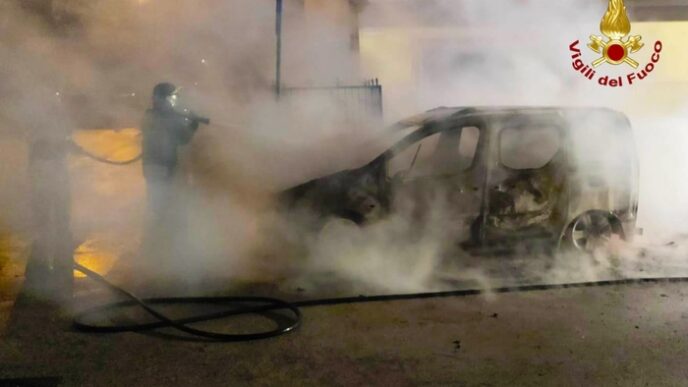 Fuoco In Un27Auto A Solofra3A In