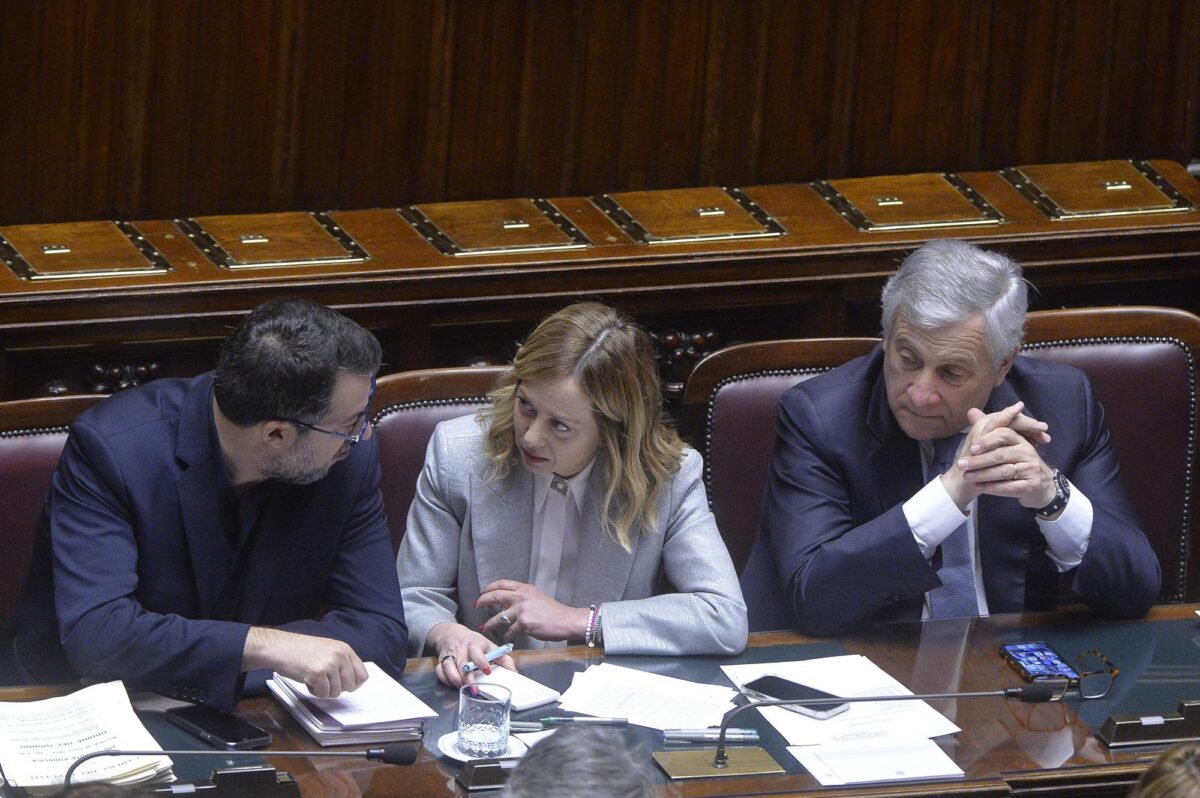 Giorgia Meloni sotto pressione dopo il voto oppositivo di Forza Italia e la crisi in Senato