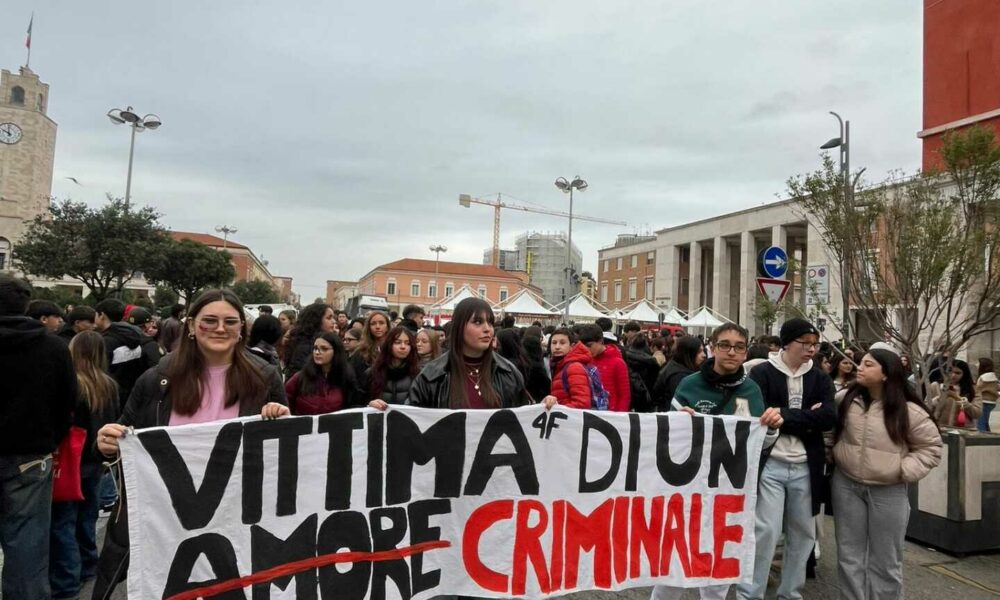 Gli studenti di Latina ricordano Veronica De Nitto: un’iniziativa per la giornata contro la violenza sulle donne