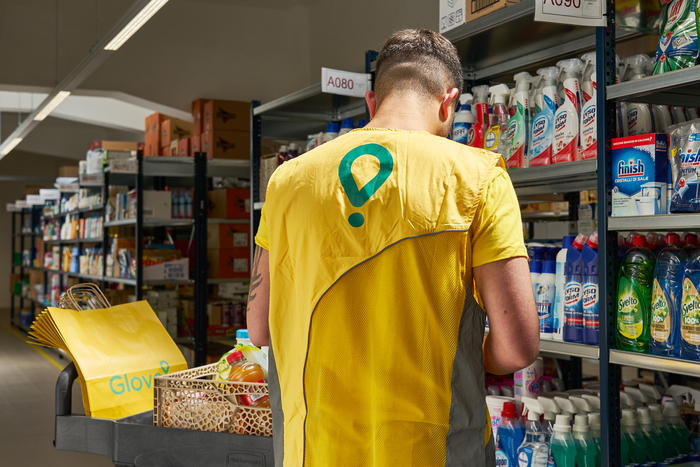 Glovo apre un nuovo Carrefour Sprint a Bologna: consegne ultra rapide per la spesa quotidiana