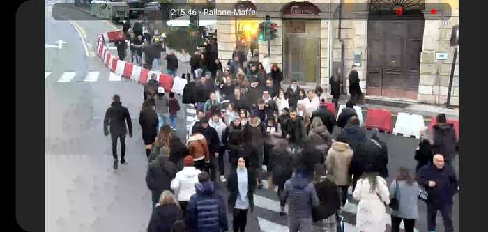 Grande affluenza ai mercatini di Natale di Verona: misure di traffico attivate