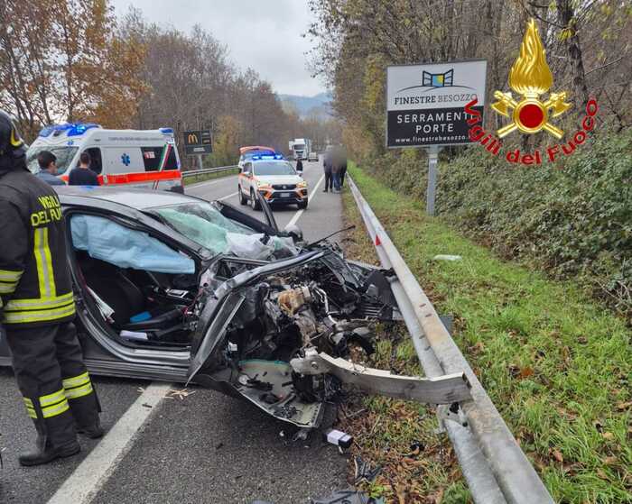 Grave incidente stradale a Cocquio Trevisago, coinvolti un nonno e un nipote