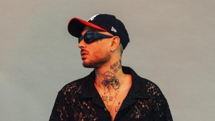 Il Rapper Coco Presenta Il Suo