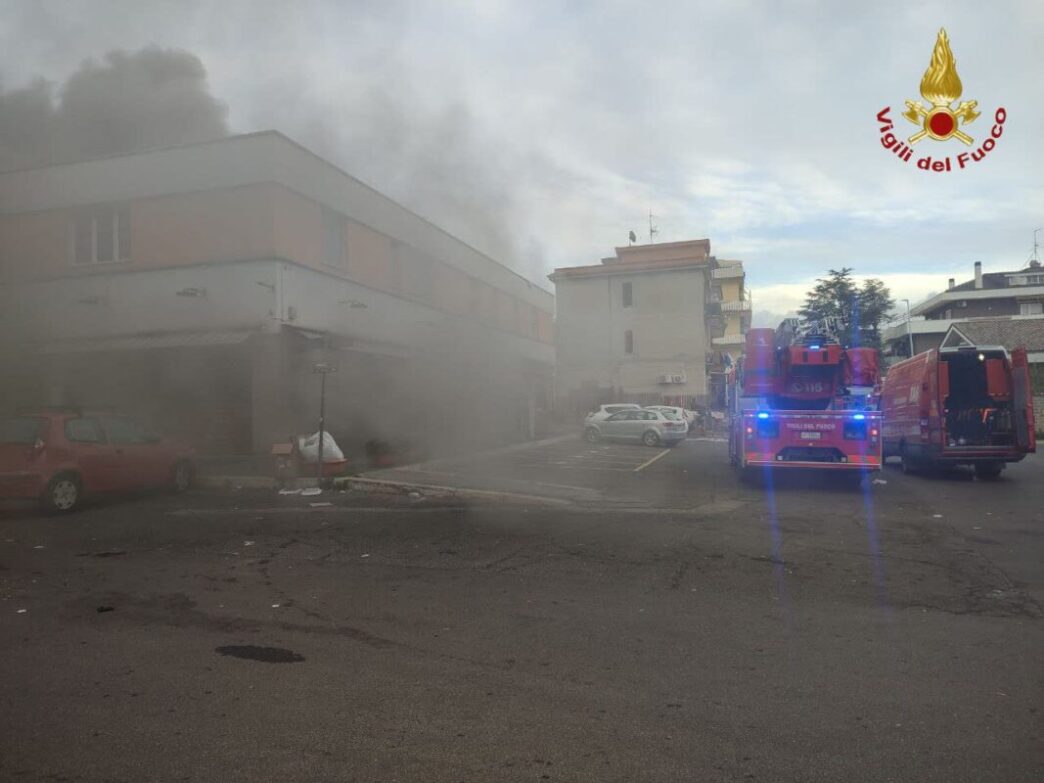 Incendio A Roma3A Fiamme Distru