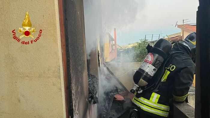 Incendio devasta un edificio a Villafranca di Verona: nessun ferito, danni ingenti