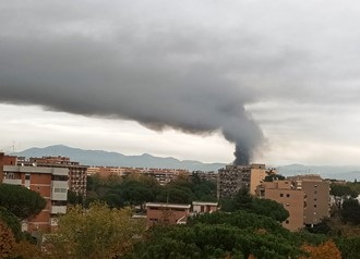 Incendio devastante a Roma Est: una situazione insostenibile per i residenti