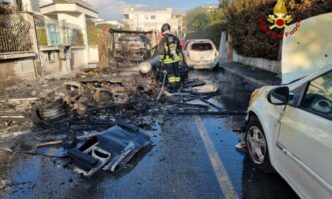 Incendio Di Un Camper A Latina