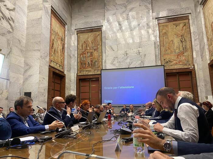 Incontro al Ministero: Beko presenta il piano industriale e le sfide degli stabilimenti italiani