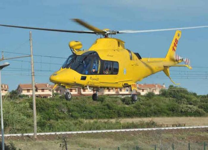 Investito un uomo mentre attende l’autobus a Canino: grave incidente a Viterbo