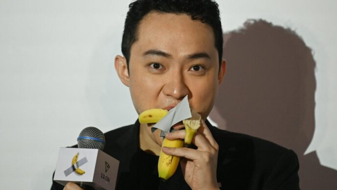 Justin Sun mangia la banana d27