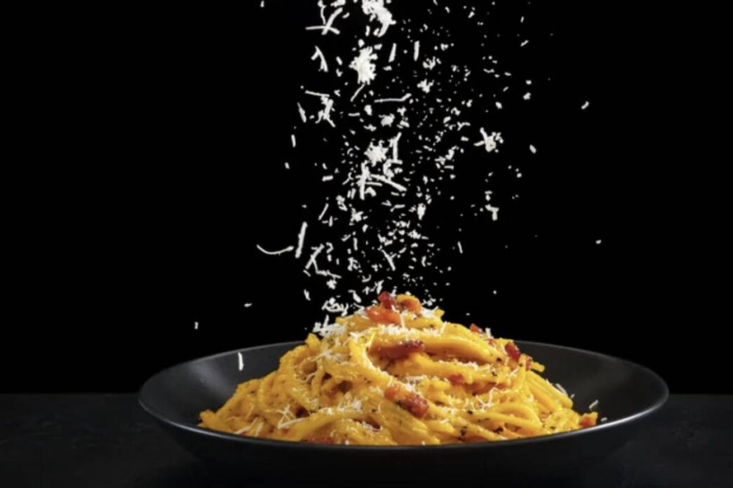 La storia della carbonara è avvolta nel mistero, ma la versione più accreditata la colloca nel 1944