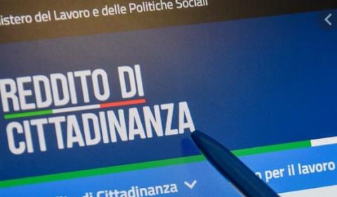 La Corte Ue assolve immigrati sul reddito di cittadinanza: possibile impatto da oltre 3 miliardi