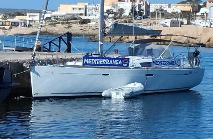 La Barca A Vela Safira Salpa D