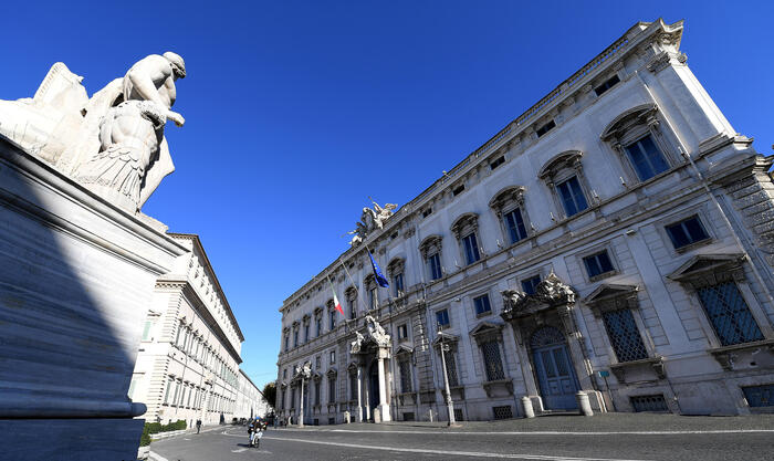 La consulta boccia la legge Calderoli: le dimissioni di Bassanini e il futuro dei LEP