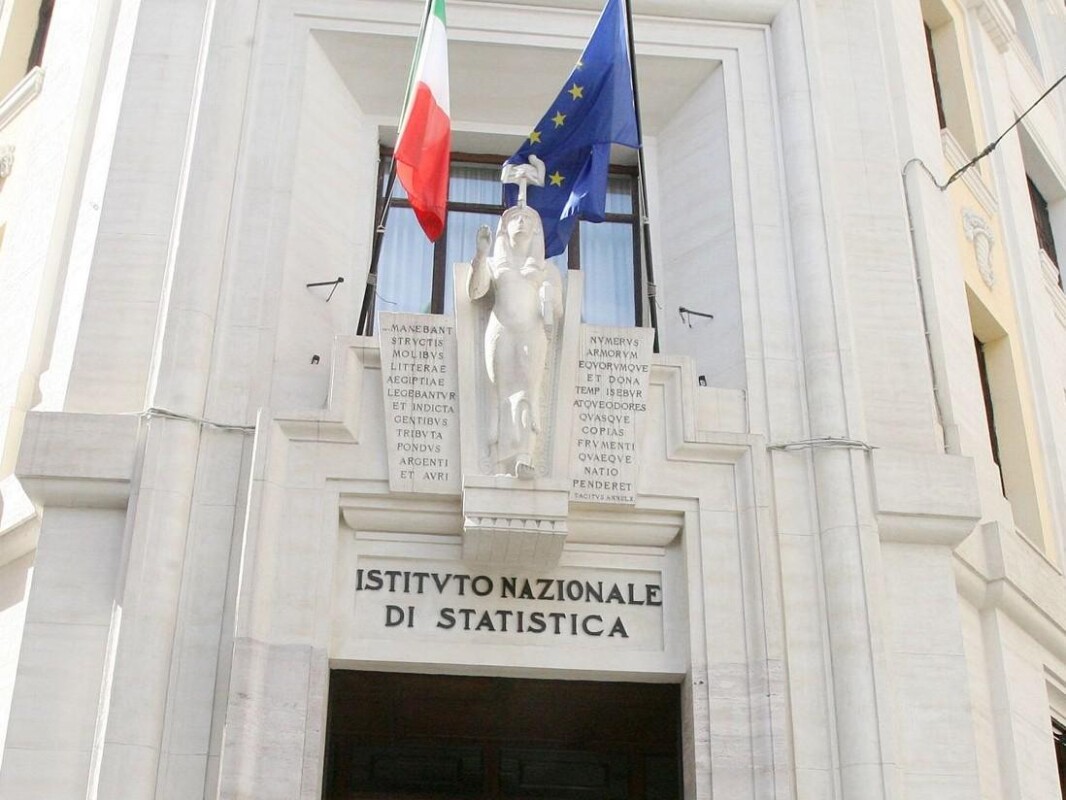 La distanza tra dati economici e reale benessere degli italiani: un’analisi approfondita