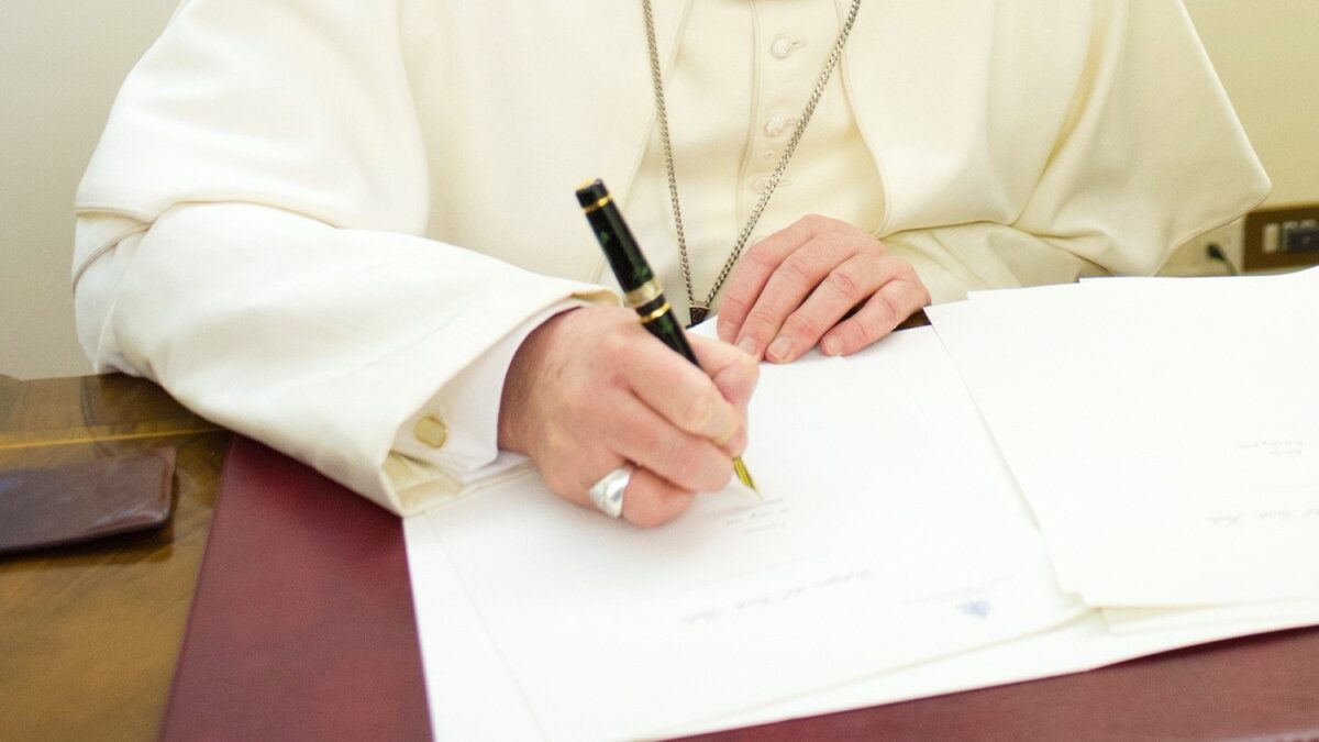 La lettera di papa Francesco: la storia della Chiesa come guida per il presente e il futuro