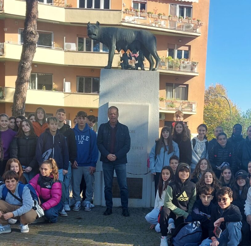 Le visite scolastiche arricchiscono la conoscenza storica nel Quartiere Giuliano Dalmata