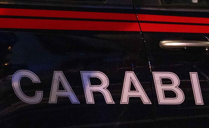 Lite tra coniugi a Mondragone: uomo arrestato dopo aver rinchiuso la compagna in garage