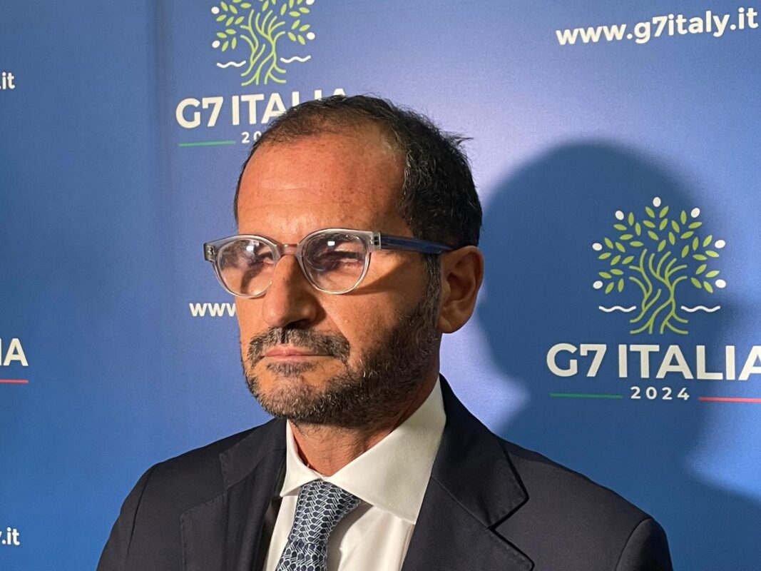 Lotta all’antibiotico resistenza: le misure del governo Meloni presentate al G7 a Bari