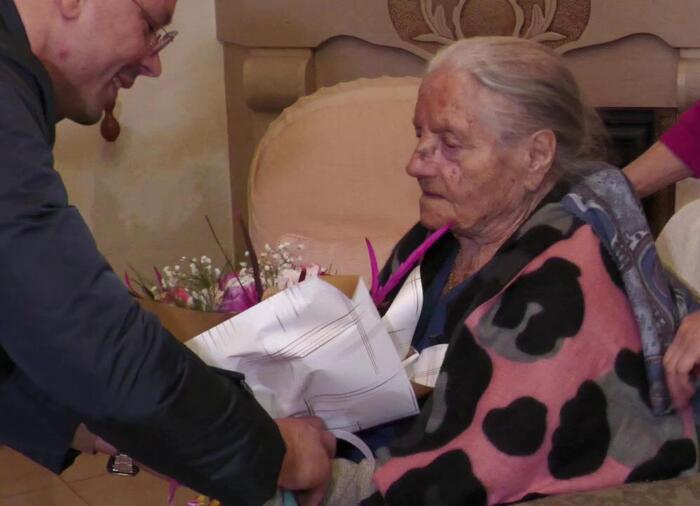 Lucia Laura Sangenito: la nonnina d’Italia compie 114 anni tra chiacchierate e resilienza