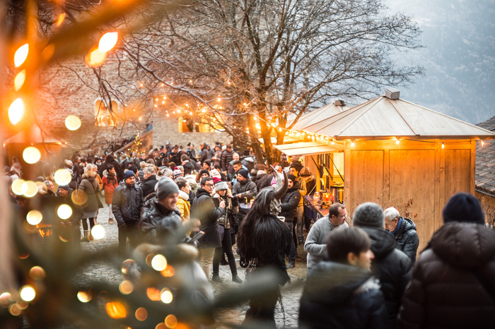 Magia del Mercatino di Natale a Castel Tirolo: Tradizione e Divertimento nel Cuore dell’Alto Adige