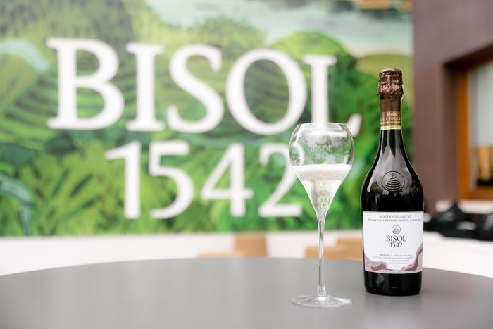 Molera Extra Dry 2023: Il Prosecco Perfetto per Brindisi e Festività Natalizie