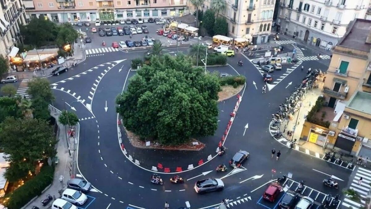 Napoli, la pedonalizzazione di piazza degli Artisti bloccata dopo le proteste dei residenti e dei commercianti