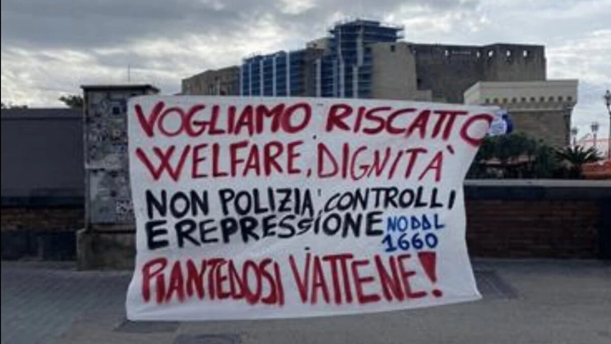 Napoli: attivisti in protesta contro il ddl 1660 e il ministro Piantedosi