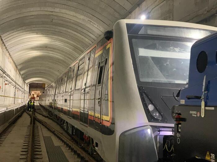 Nuovi treni in arrivo per la metro Piscinola Aversa: il secondo convoglio di Caf è qui